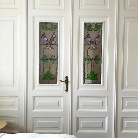 Charmante Altbauwohnung, 2 Kostenfreie Parkplaetze Apartment *