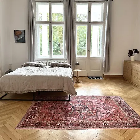 Charmante Altbauwohnung, 2 Kostenfreie Parkplaetze Apartment