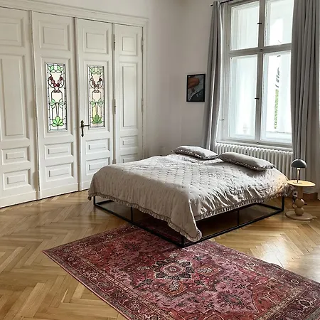 Charmante Altbauwohnung, 2 Kostenfreie Parkplaetze Apartment *