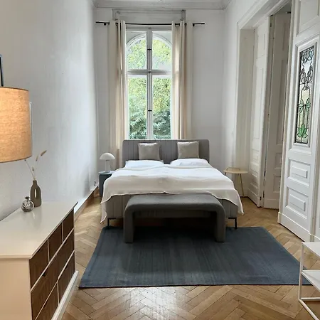 Apartment Charmante Altbauwohnung, 2 Kostenfreie Parkplaetze *