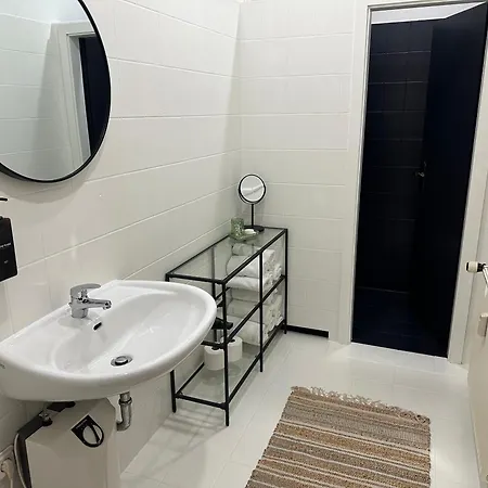 Charmante Altbauwohnung, 2 Kostenfreie Parkplaetze Apartment *