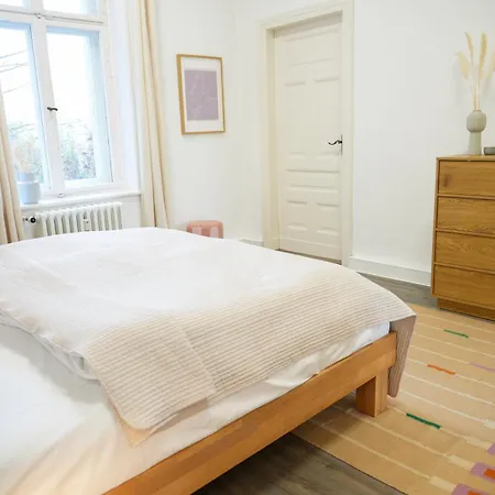 Charmante Altbauwohnung, 2 Kostenfreie Parkplaetze Apartament *