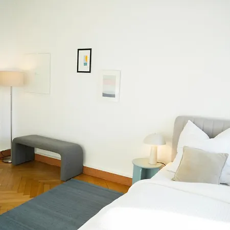 Charmante Altbauwohnung, 2 Kostenfreie Parkplaetze