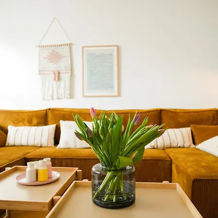 Charmante Altbauwohnung, 2 Kostenfreie Parkplaetze