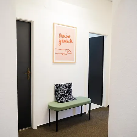 Charmante Altbauwohnung, 2 Kostenfreie Parkplaetze *